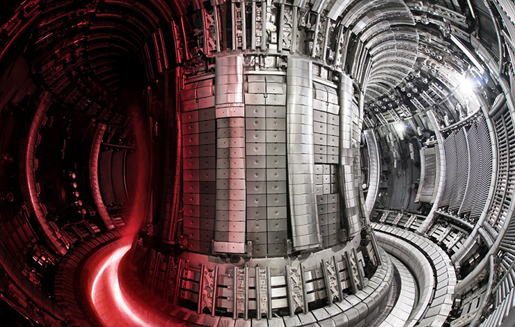 Plasma de fusion confiné en mode deutérium-tritium