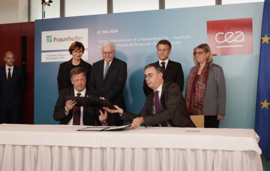 Signature d'un protocole d'accord entre le CEA et le Fraunhofer à l'occasion de la visite d'Etat du président Emmanuel Macron en Allemagne